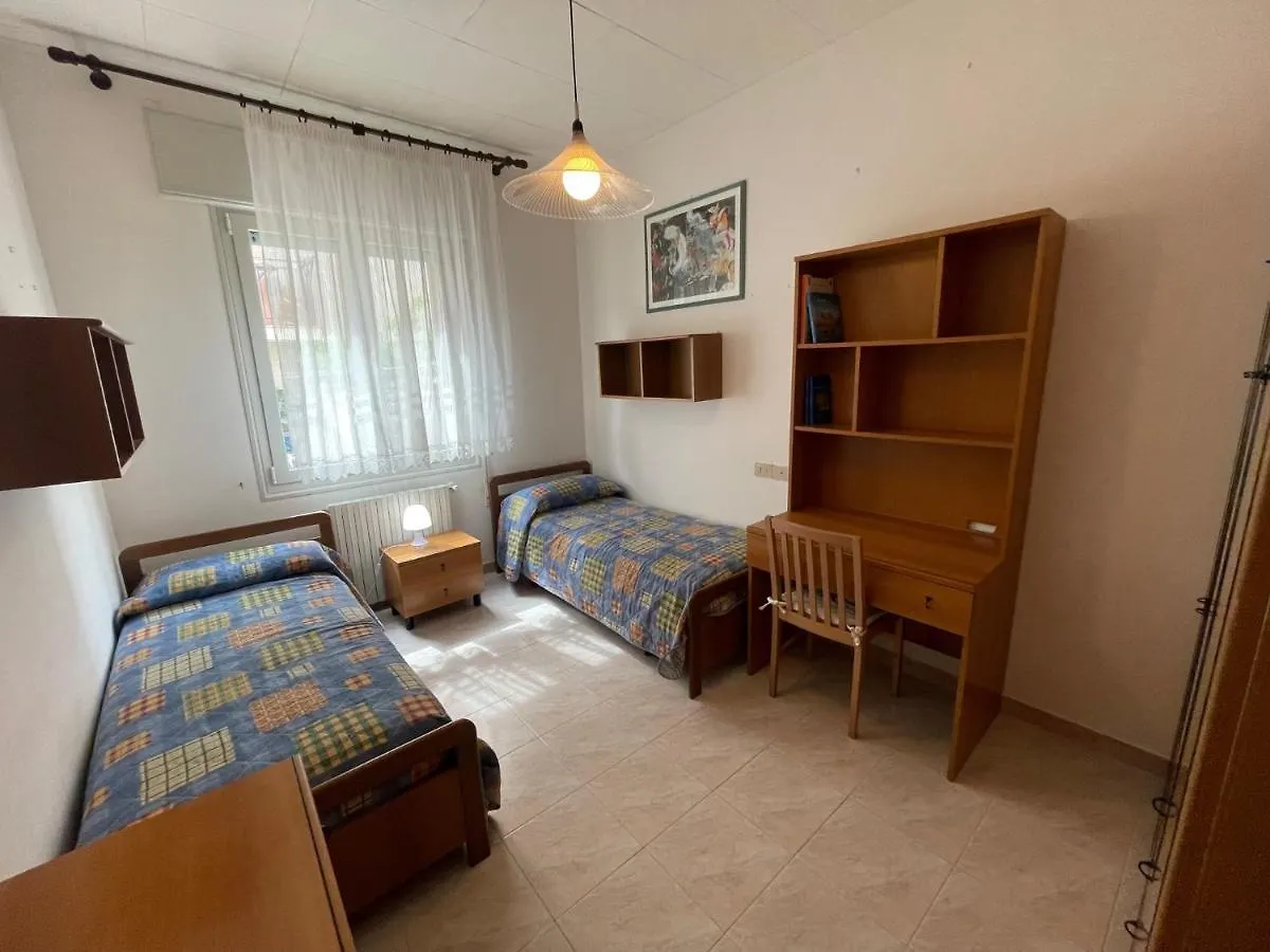 Big Apartment With 3 Rooms Caorle Italy